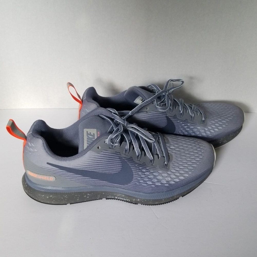 Nike Sneakers- Gray